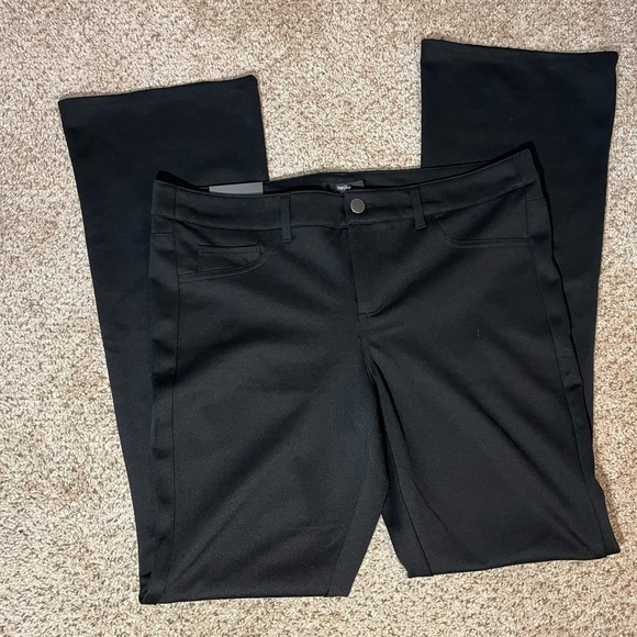Black stretch Mid-Rise Flare Pants Fitted thru Hip & Thigh Women’s 14 Mossimo - Picture 6 of 7